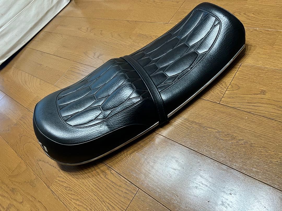 今だけセールgt380初期ノーマルシートあんこ抜き　当時物川口シートのあんこ抜き