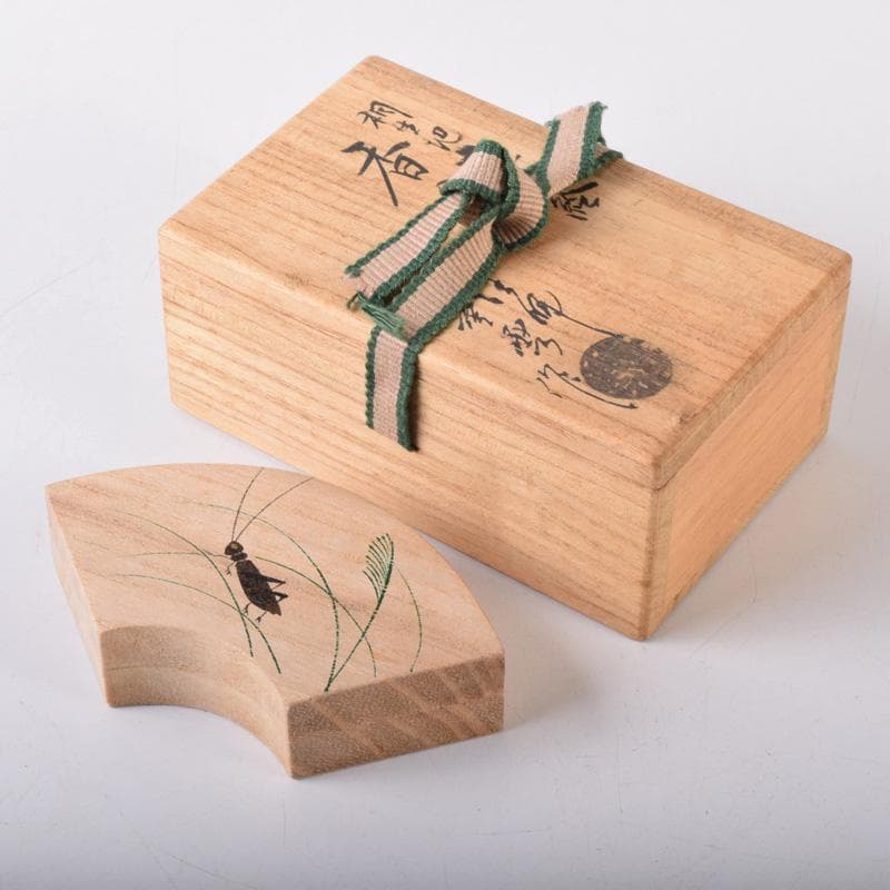 茶道具　桐生地　昆虫蒔絵　香合　在銘　共箱　V　7253