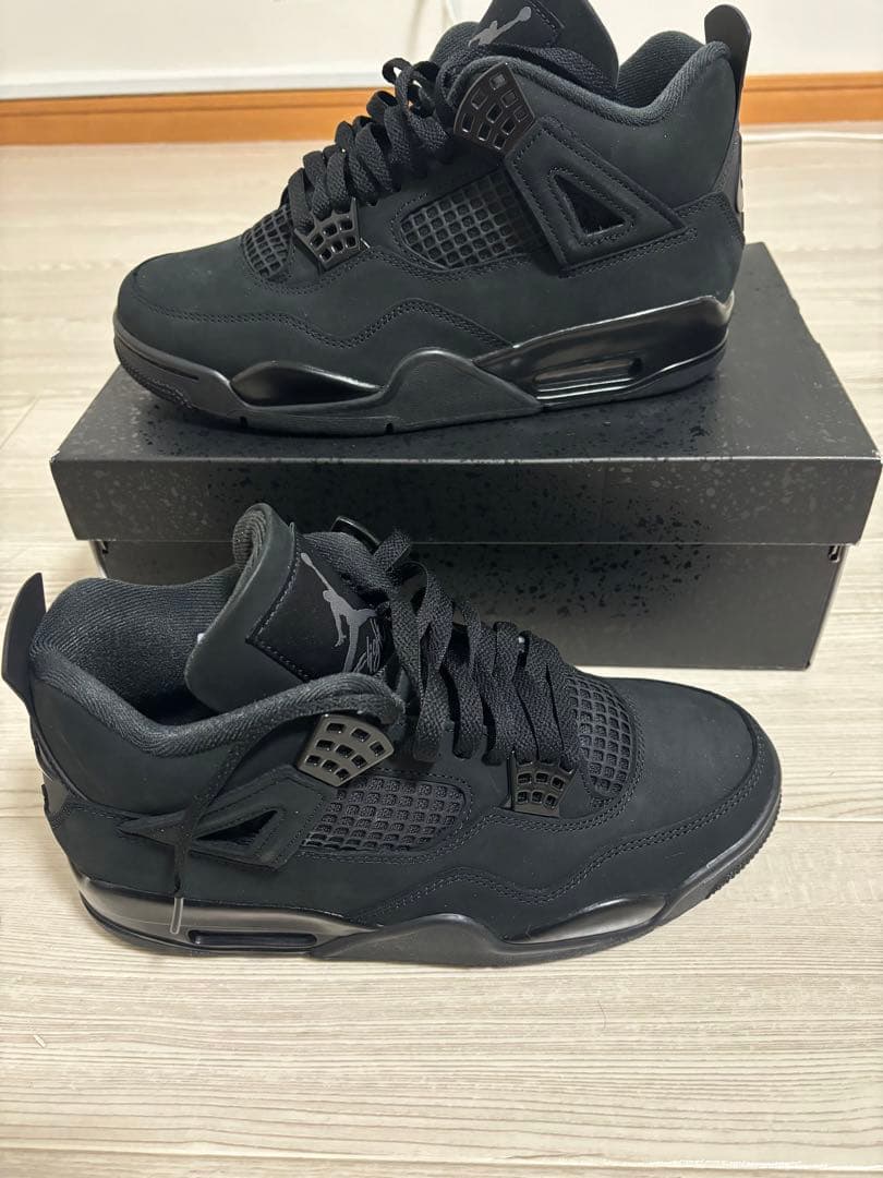 エアジョーダン４ブラックキャット NIKE｜トリプルブラックで配色された エアジョーダン4 ブラック