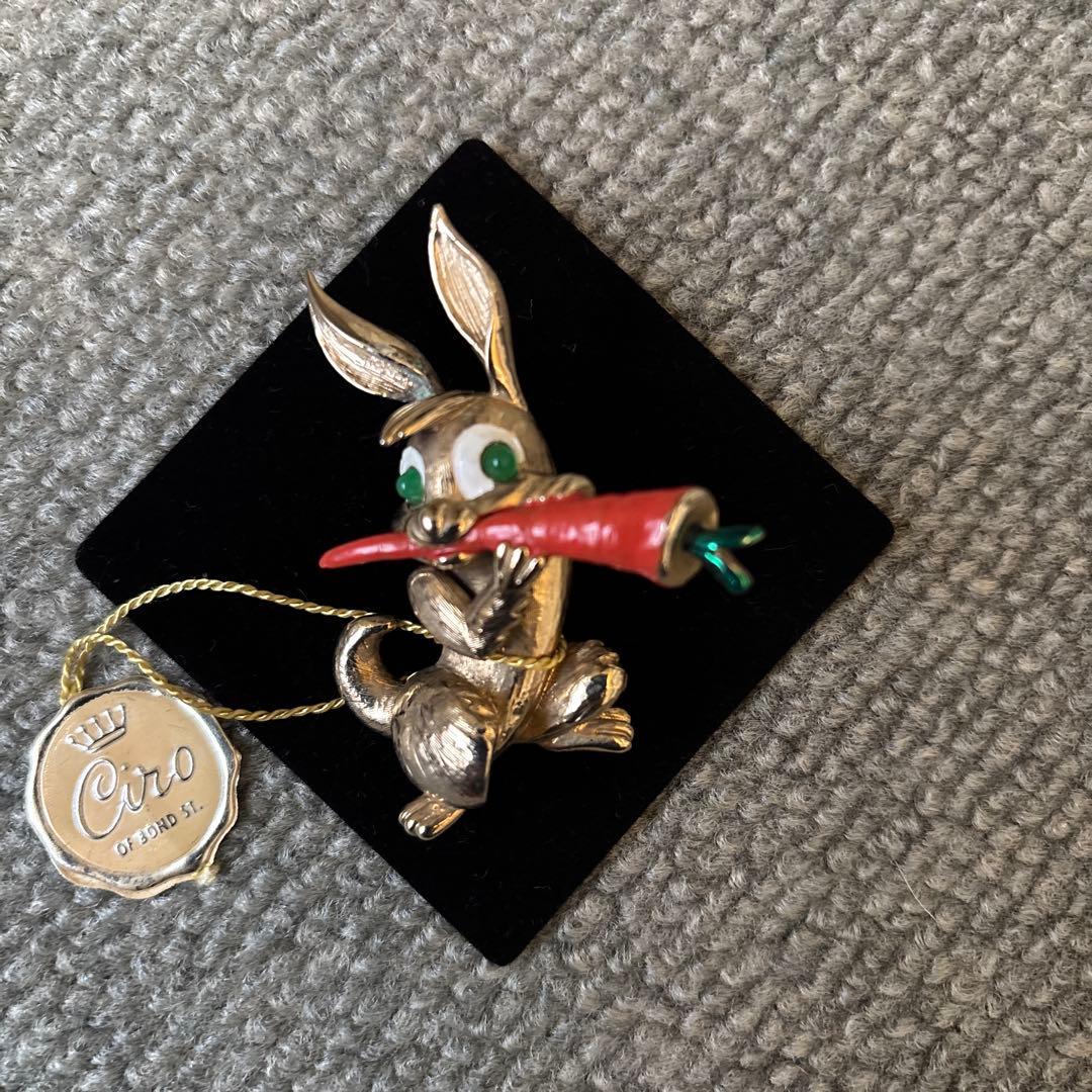 BOUCHER ヴィンテージ コスチュームジュエリー　ブローチ《人参とラビット》