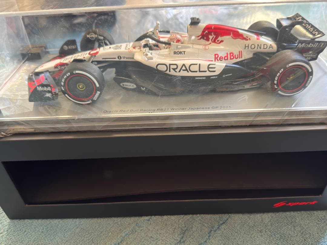 スパーク製　1/18 レッドブルRB21 日本GP フェルスタッペン車