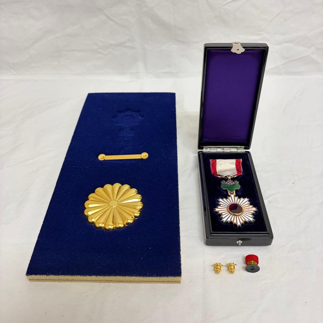 0210B-535 勲五等旭日双光章 旧日本軍 記念章 勲章 0003