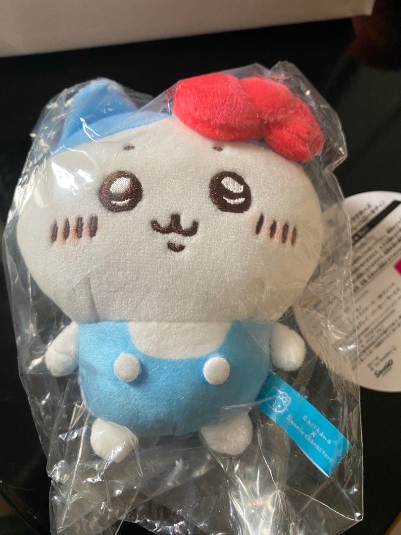 ちいかわ　サンリオコラボ　ハチワレ　マスコット ちいかわ×サンリオキャラクターズ ぬいぐるみ（ハチワレ）」 [画像