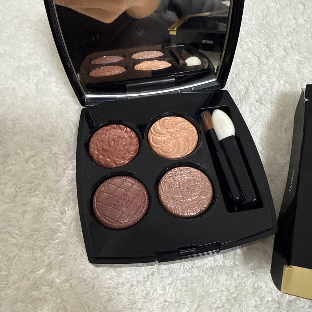 CHANEL アイシャドウパレット 219 ボタン 限定アイシャドウパレット】レ キャトル オンブル ブトン｜CHANELの