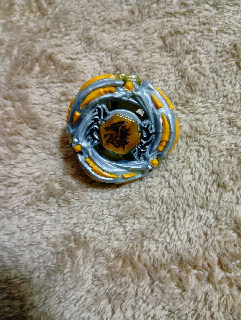 メタルファイトベイブレード　メテオエルドラゴ　ゴールド？　ハズブロ エルドラゴデストロイ ゴールドアーマードver. メタルファイト