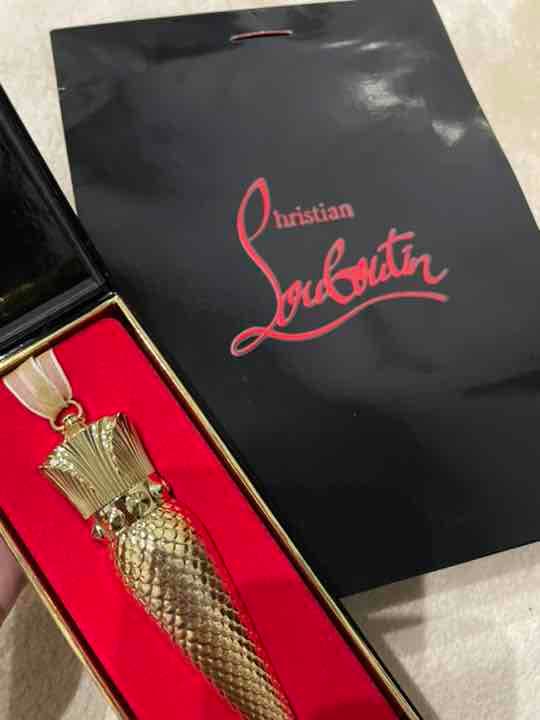 【新品未使用】 クリスチャンルブタン 口紅　ペタルローズ