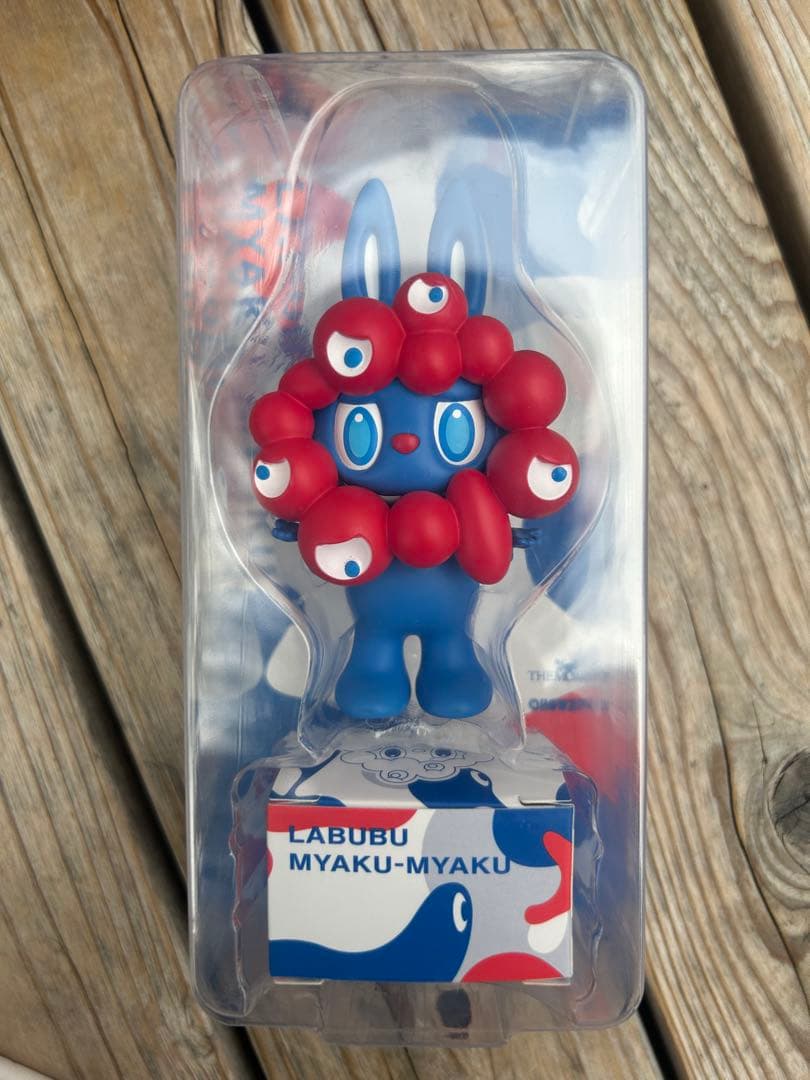 LABUBU MYAKU-MYAKU ストラップ付フィギュア 万博　ラブブ ミャクミャクとコラボした「ラブブ」ストラップ付きフィギュアが10月1