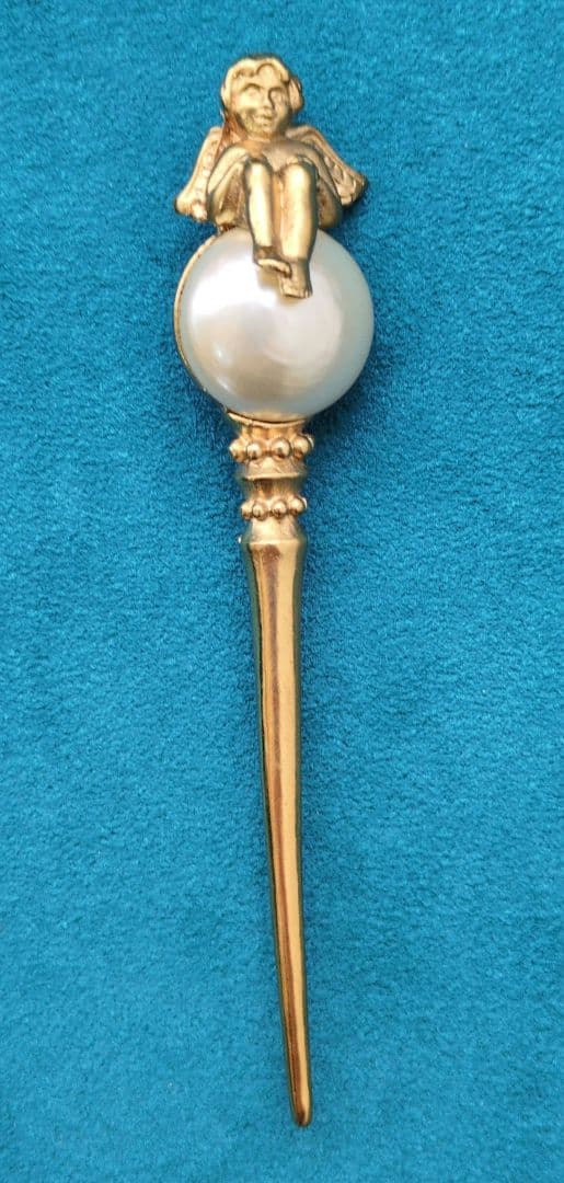 カールラガーフェルド　ヴィンテージ 天使のパールブローチ