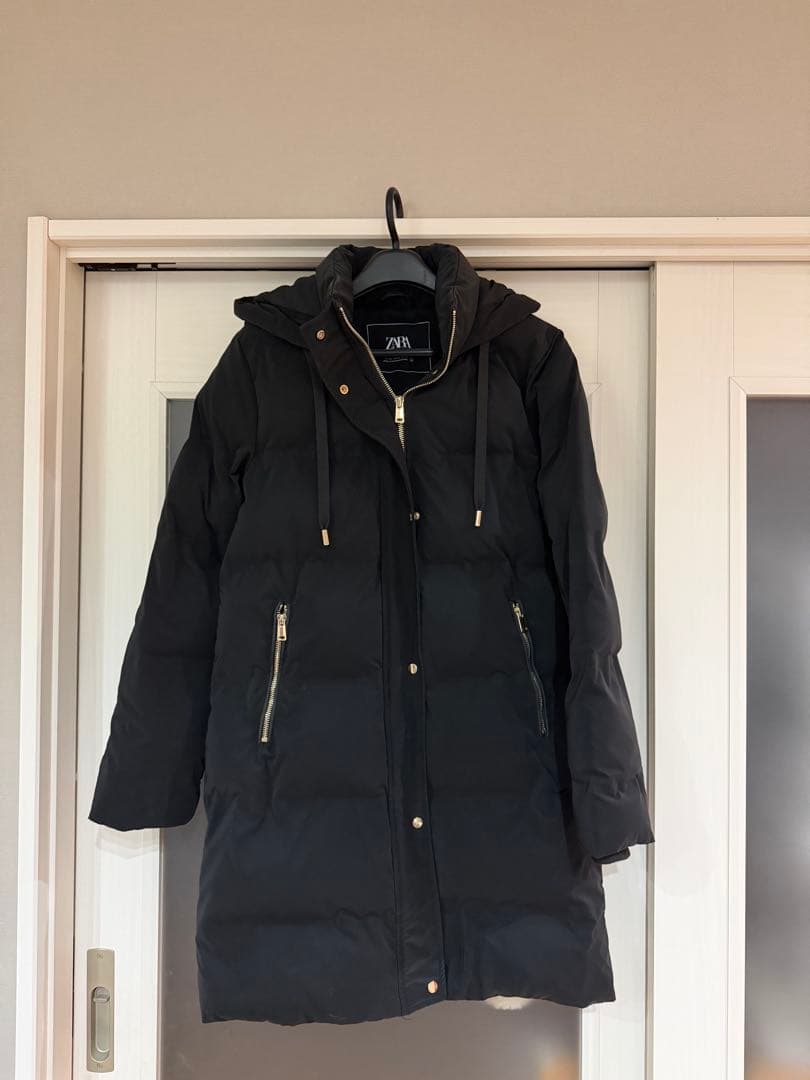 ZARA ブラックダウンジャケット フード付き