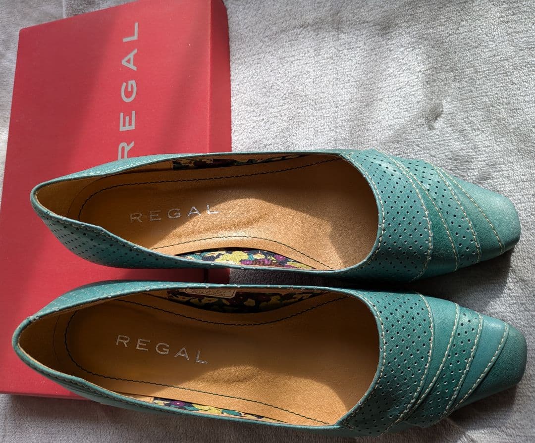 新品 REGAL ターコイズ レザー パンプス