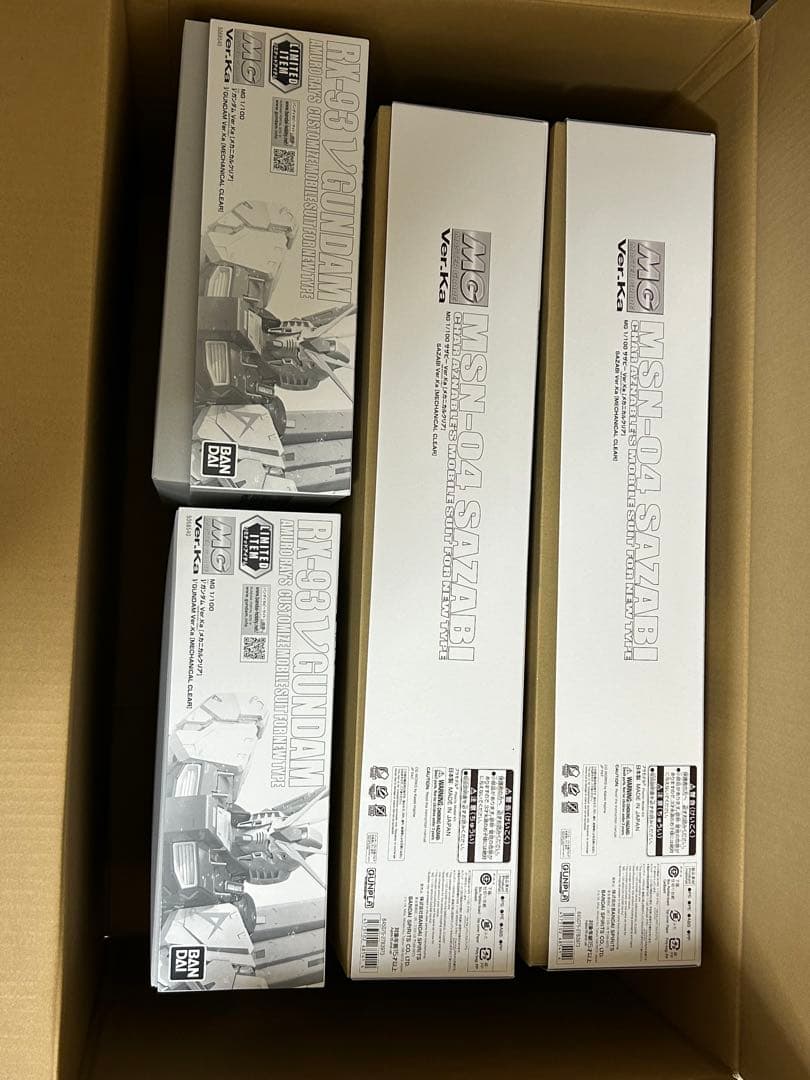 MG 1/100 νガンダム ＆サザビー[メカニカルクリア] 　２セット 特別企画】νガンダムとともにクリア成形のサザビーも発売！ 大迫力の