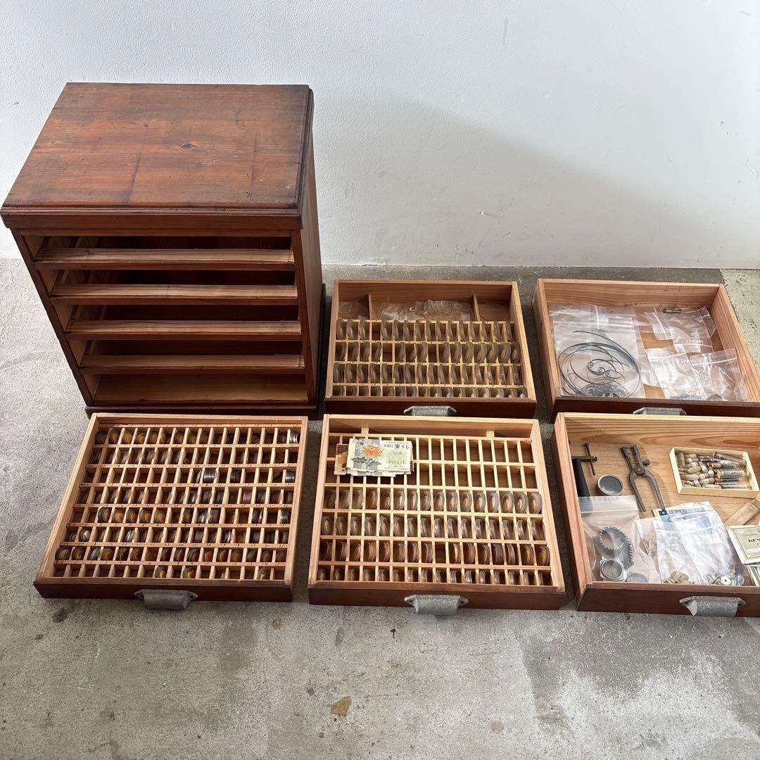 時計風防がたくさん入った小引き出し　5杯　時計部品　針　腕時計　デッドストック