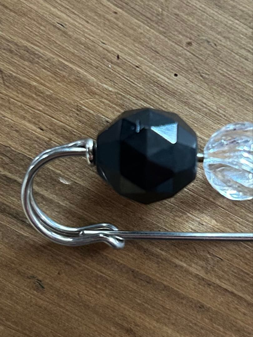 UNDERCOVER but beautiful アンティークブローチ - メルカリ