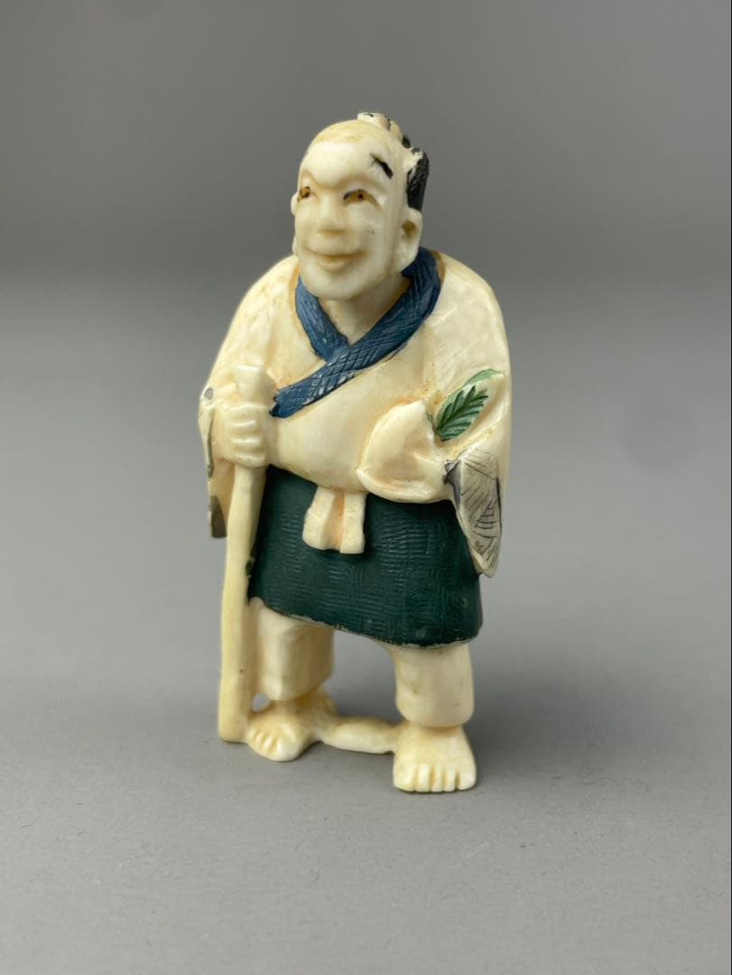 時代根付 マンモス牙製 作家物 中国美術 在銘 玉石？ 人物 男性 - メルカリ