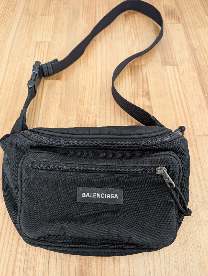 バレンシアガ　エクスプローラー　ボディーバッグ　ショルダーバッグ