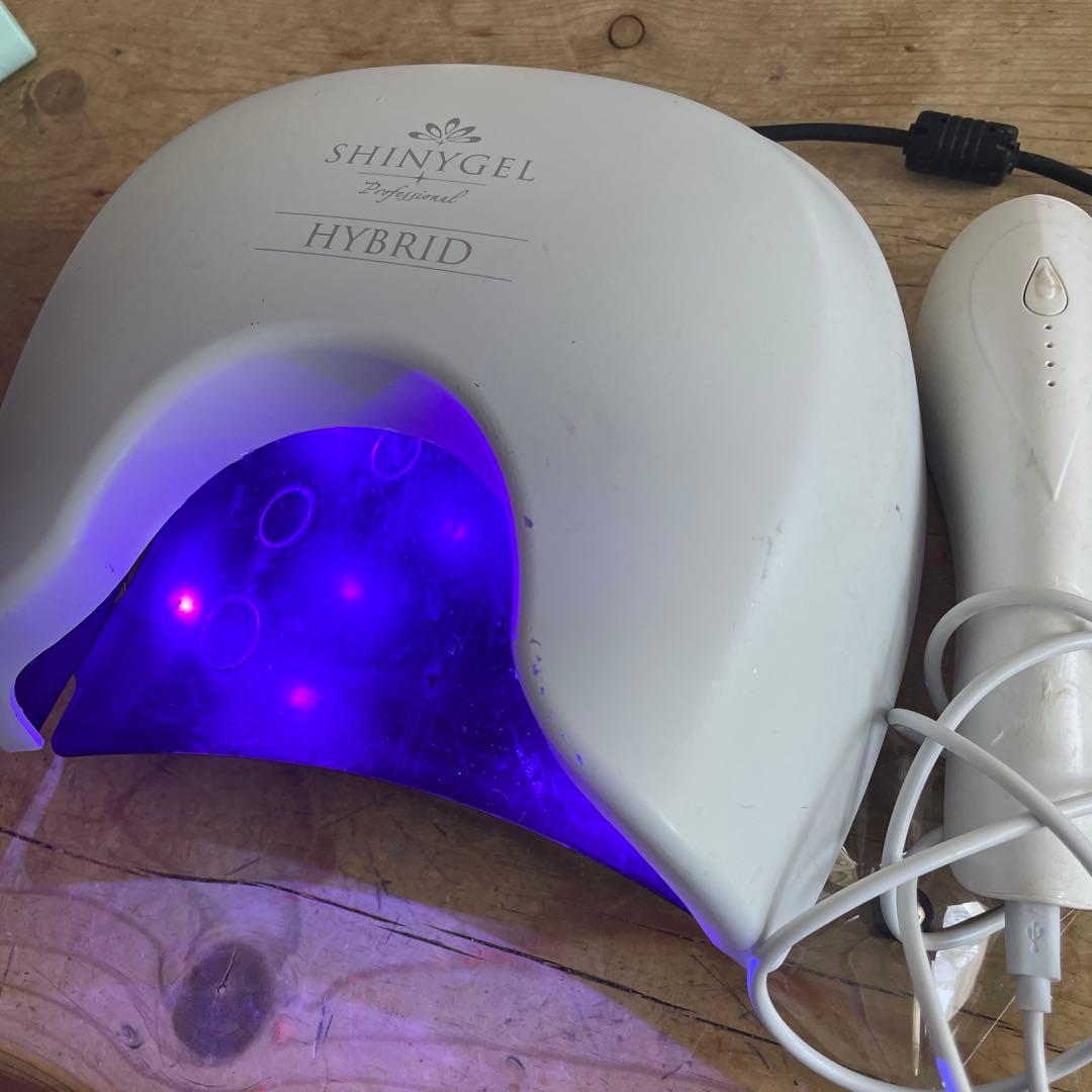 SHINY GEL HYBRID UV/LEDライト　有線とおまけ