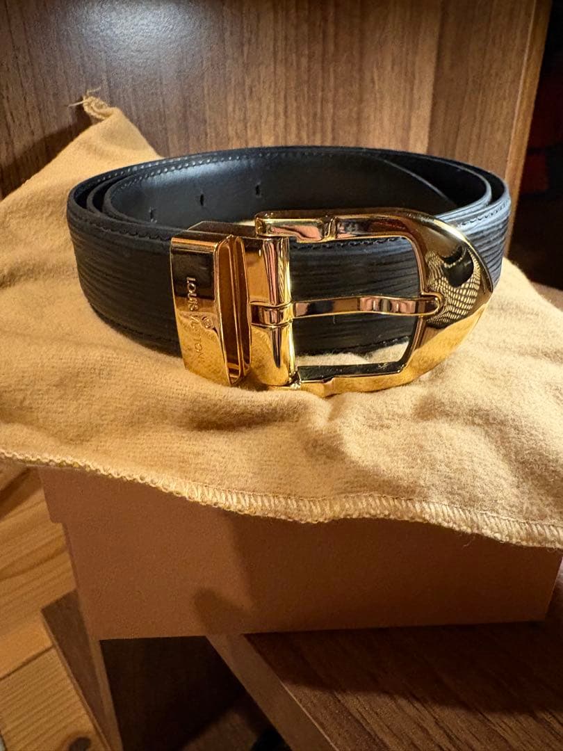 Louis Vuitton ブラック ベルト ゴールドバックル