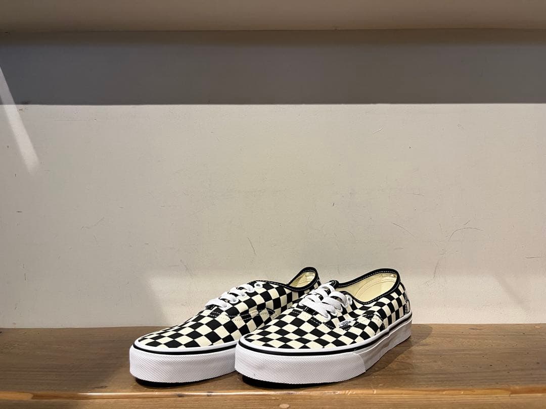 VANS AUTHENTIC checker 黒白 US正規品 赤箱 27.5 Vans Authentic Flame Checkerboard Black White Price : 750.000