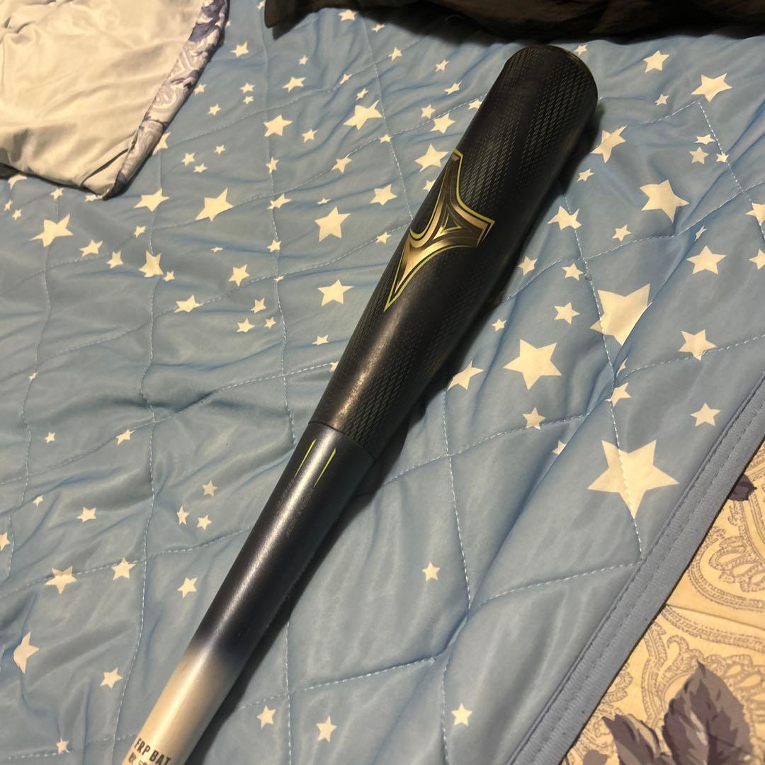 ミズノ直営店限定カラー軟式用ビヨンドマックスレガシーLW トップ