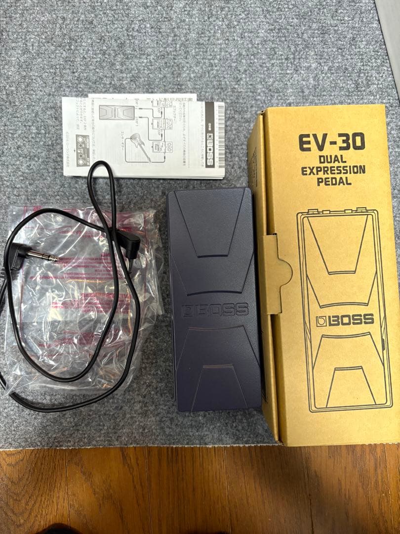 BOSS Dual Expression Pedal EV-30 ペダル Amazon.com: Boss EV-30 Dual Expression Pedal Bundle with TRS Cable