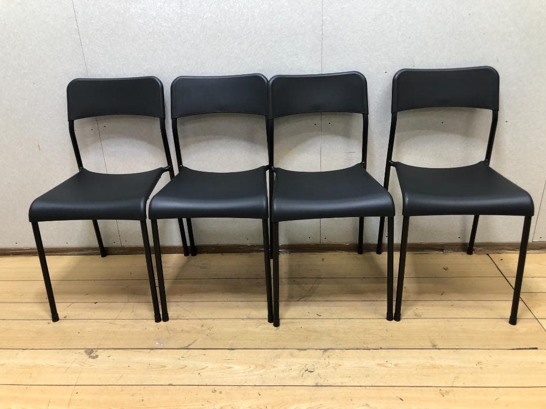 送料無料 スタッキングチェア 4脚セット 樹脂座面 スチール脚 251005