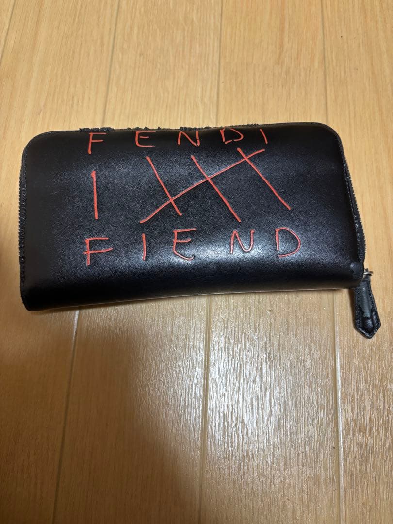 FENDI フェンディー　長財布　メンズ　ジップ　黒