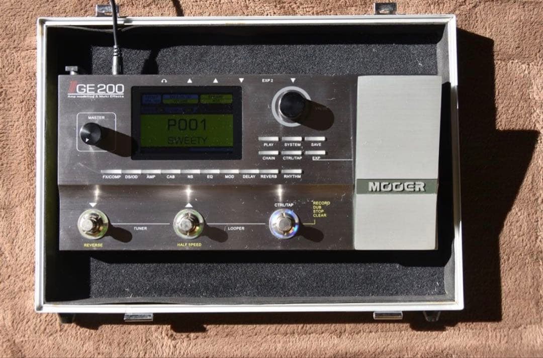 Mooer GE200 マルチエフェクター(ハードケース付き)