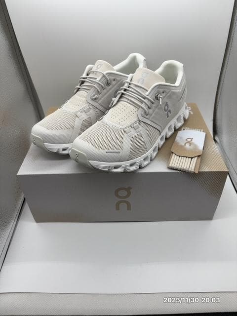 ON ランニングシューズ パール/ホワイト レディース 24cm ヨドバシ.com - オン On クラウドサーファーネクスト レディース
