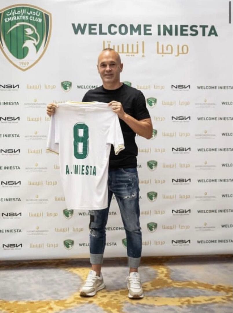 イニエスタ エミレーツFC レプリカ　ユニフォーム 8番 新品 サイン入り イニエスタがUAE1部のエミレーツ・クラブへ！ 新天地でも日本のトレカ
