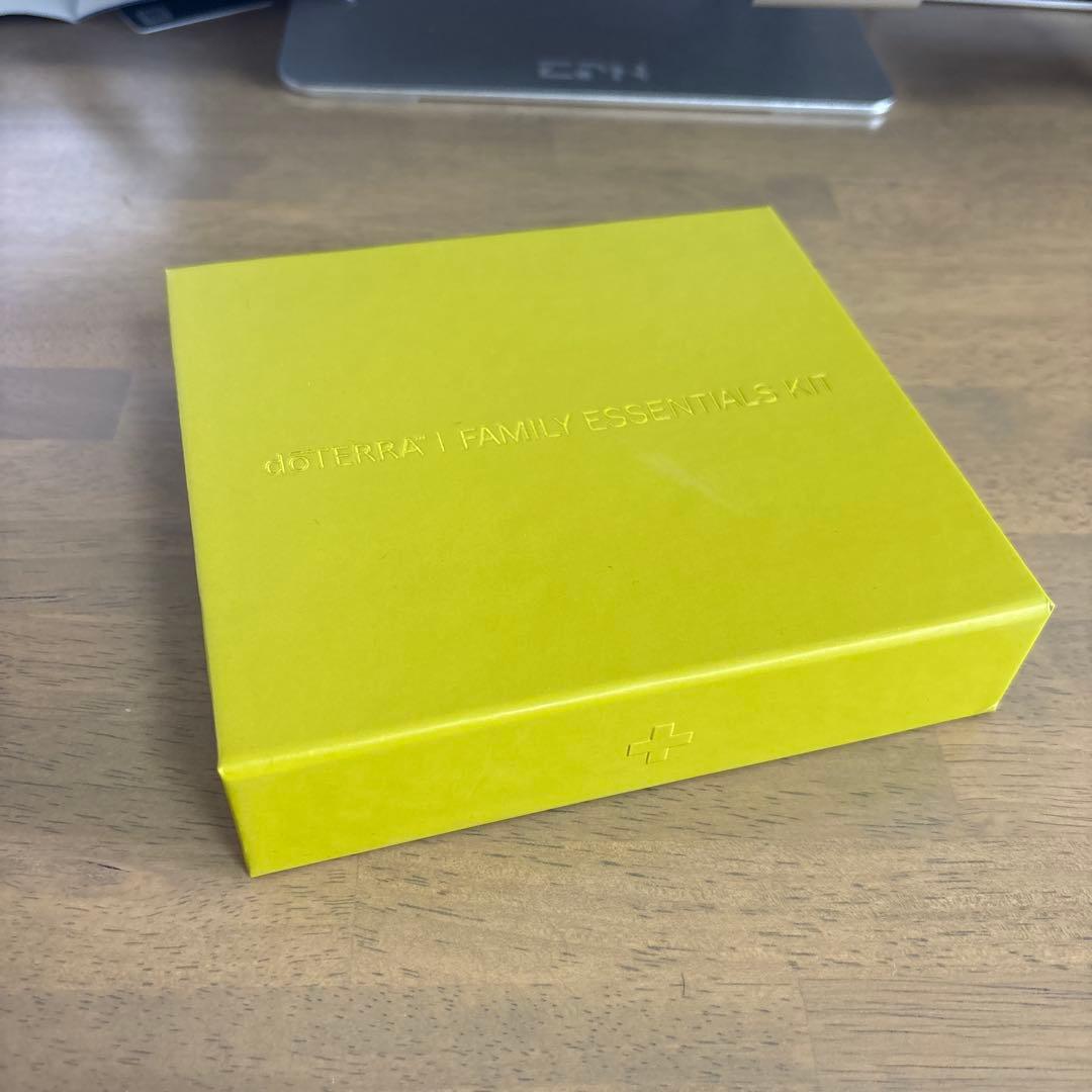 ドテラファミリーエッセンシャルキット Amazon.co.jp: ドテラ ファミリー エッセンシャルズキット : ドラッグ