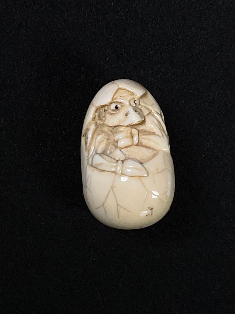 古い根付　提げ物　烏天狗　誕生　カラスの卵