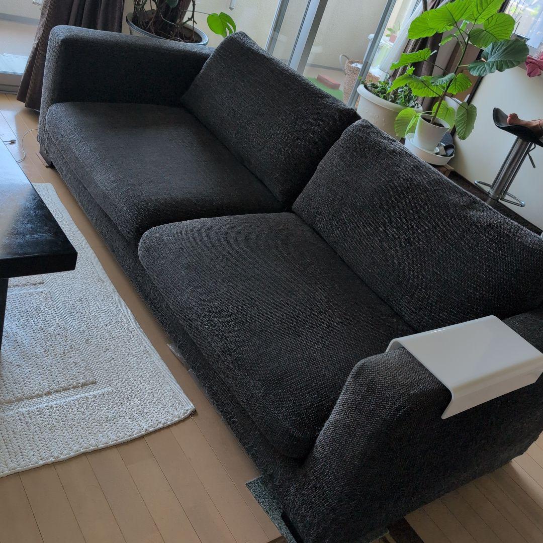 SPIGA ダークグレー ソファ アームテーブル付き