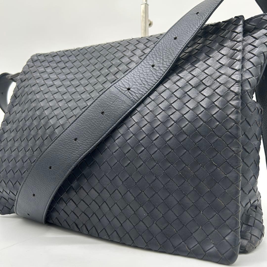 【美品】ボッテガヴェネタ ショルダーバッグ イントレチャート レザー ブラック