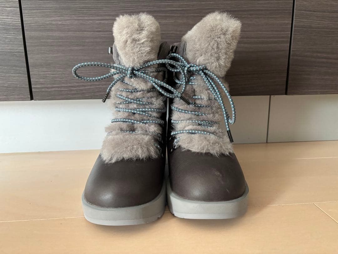 UGGビキウォータープルーフブーツ