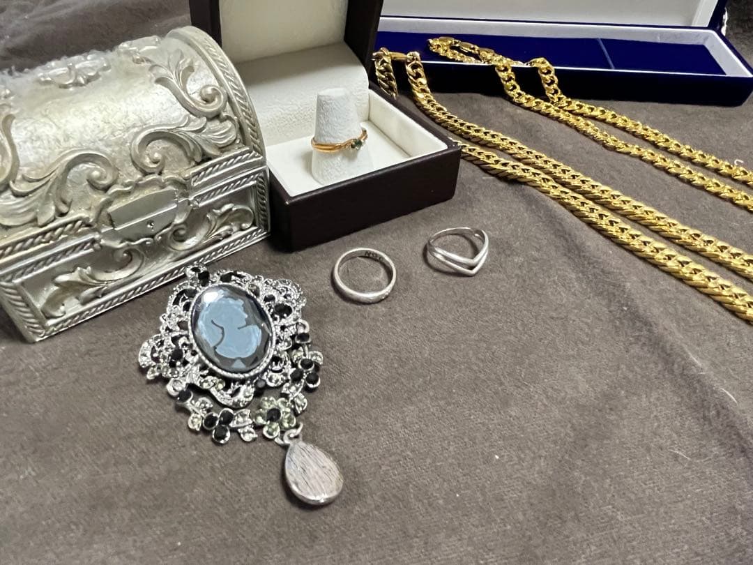 遺品整理　ゴールドネックレス　K18リング　Ptリング　アンティークブローチ