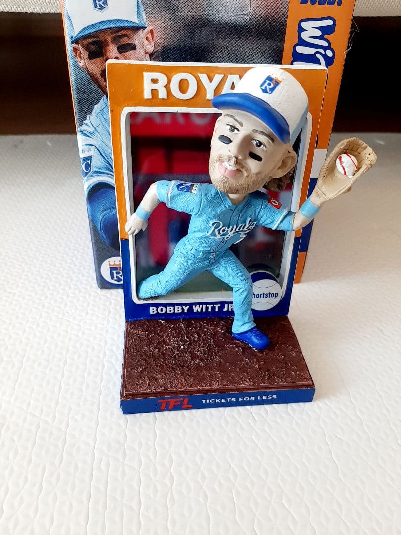 ボブルヘッド　ボビー・ウィットJr. ロイヤルズ　球場配布　mlb　非売品 彼は今、別の惑星にいる」ロイヤルズの24歳若きスターが放った“豪快28