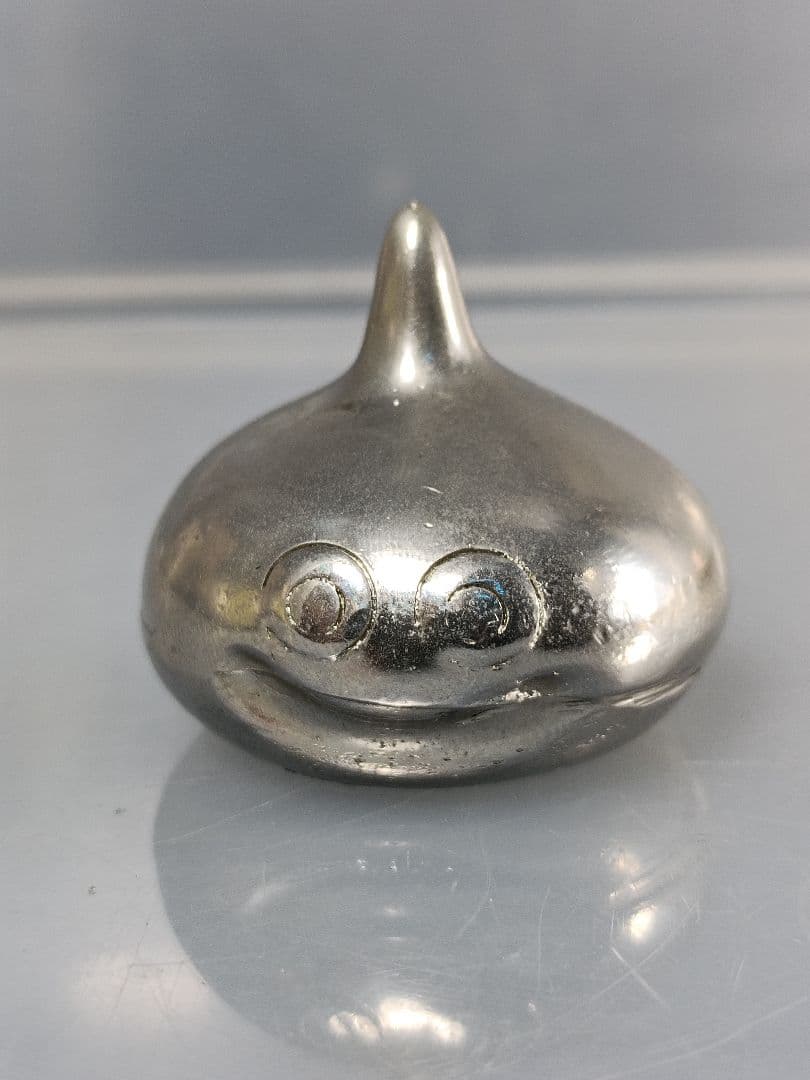 希少美品】メタルスライム ドラクエ キャラクターグッズ 金属製 文鎮