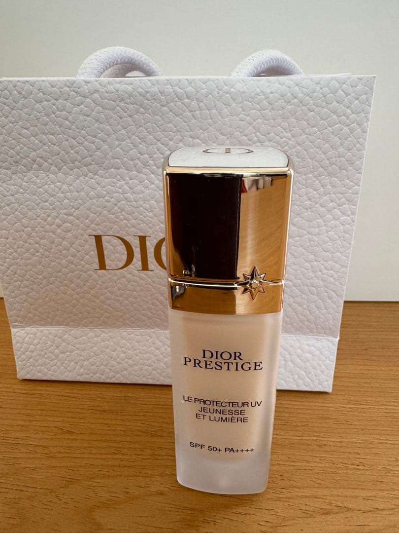 DIOR プレステージ　ホワイト　ルプロテクター　UV ルミエール　シアーグロウ