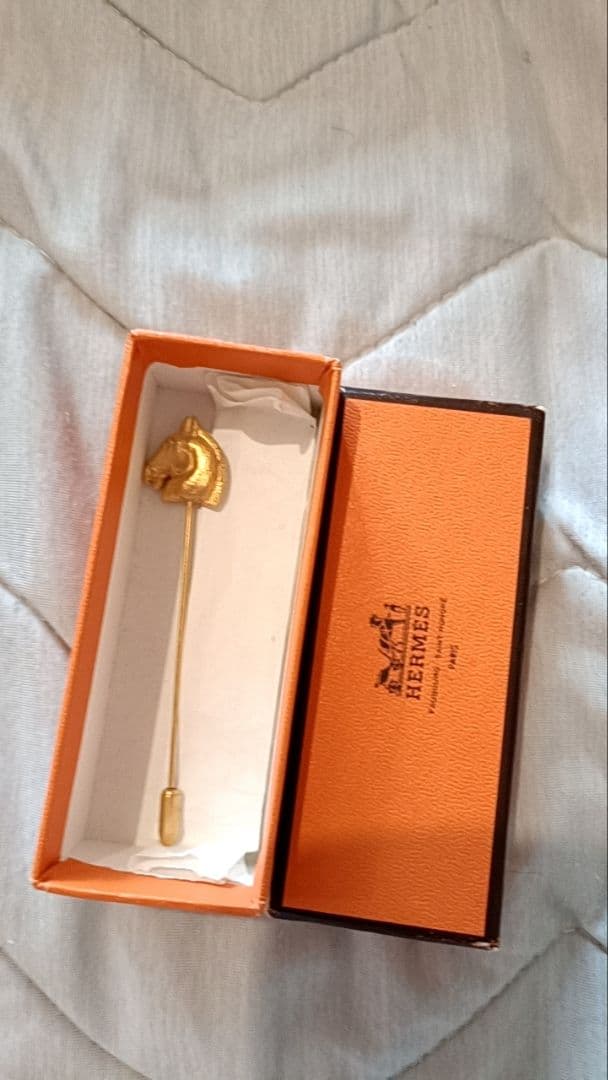 HERMES ゴールド 馬の頭 ブローチ