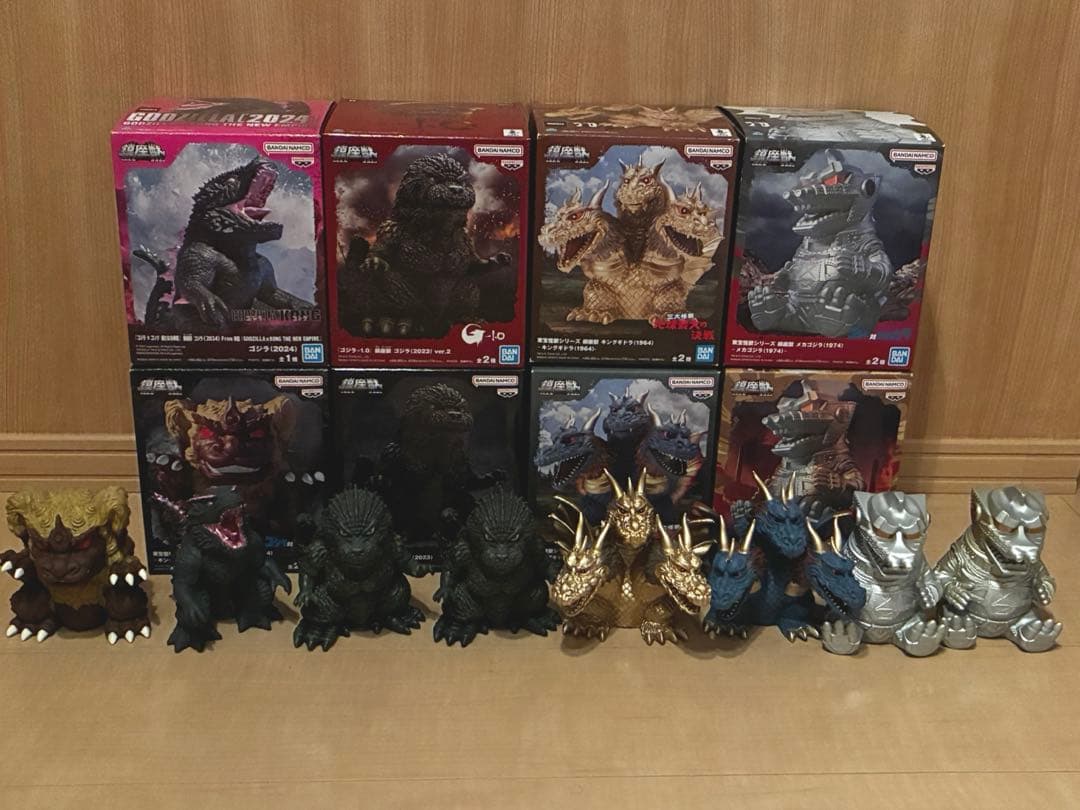 鎮座獣、プライズフィギュアセット デフォルメスタイルでも迫力満点！「キングギドラ」が怪獣のクレーン