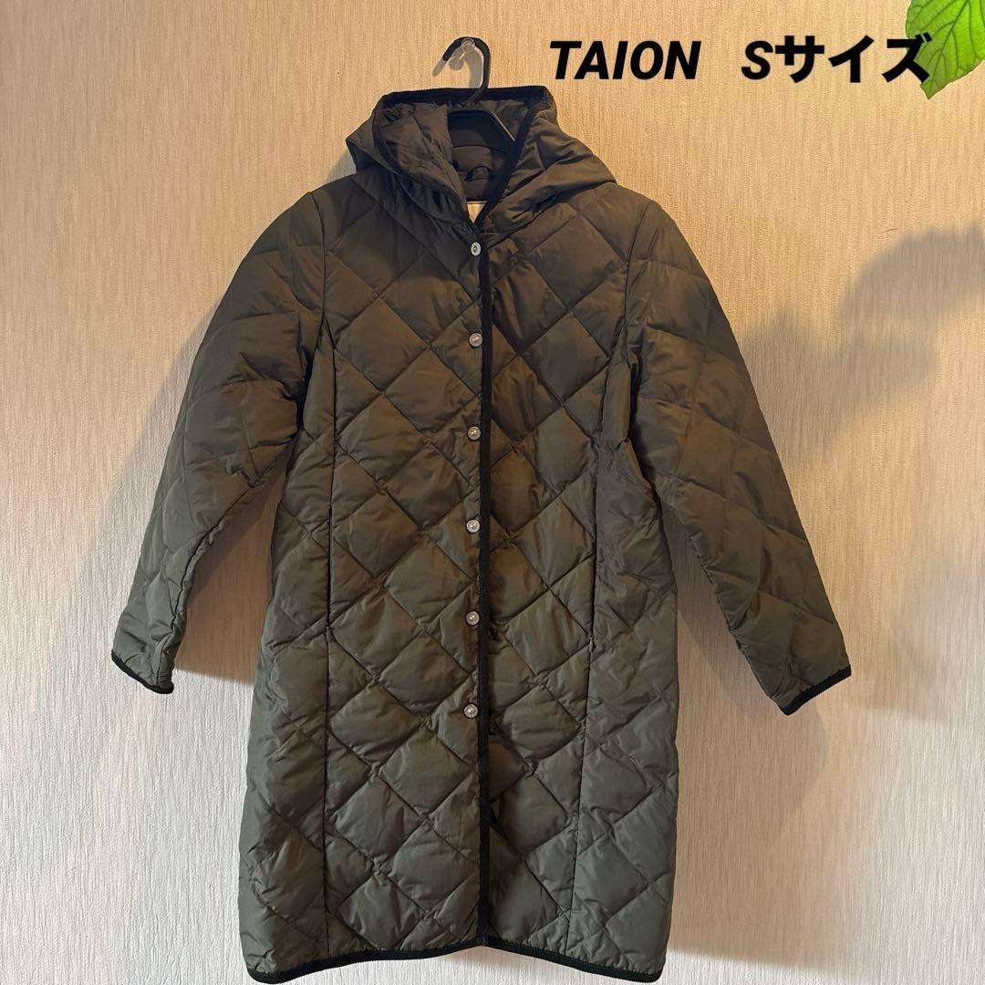 TAIONシティライン パイピングフード ロングダウンコート S カーキ