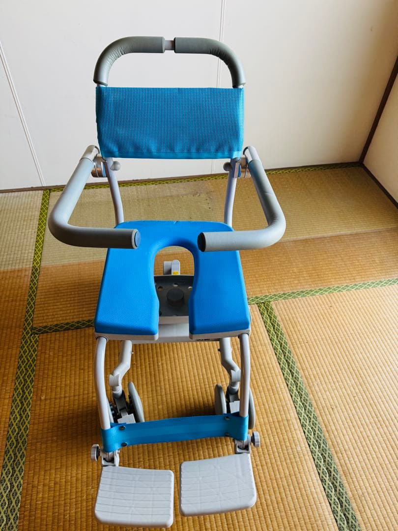 ウチエuchie 入浴用椅子 シャワーキャリー U型シート 介護用　コンパクト
