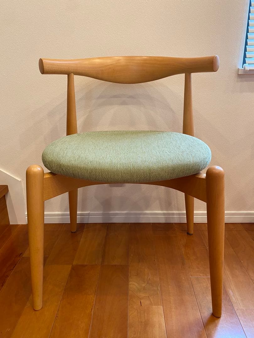 カールハンセン＆サン CH20エルボーチェア　オーク　珍しい色の座面（緑） CH20 エルボーチェア | カールハンセン&サンの正規代理店 Shinc lab