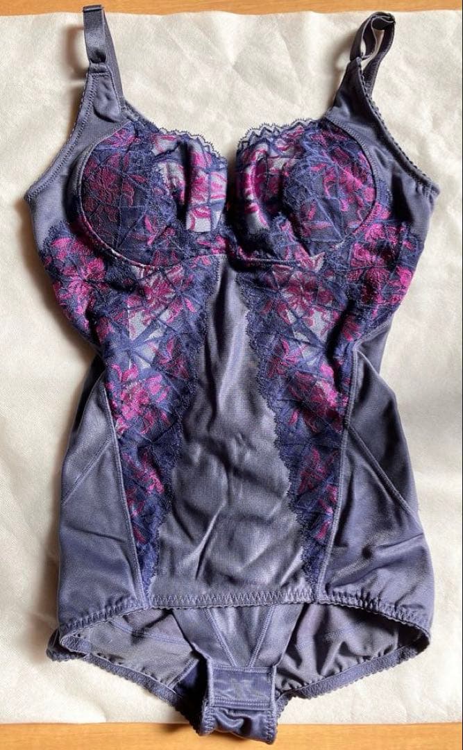 カーヴィシャス　フルカップボディスーツ D70M