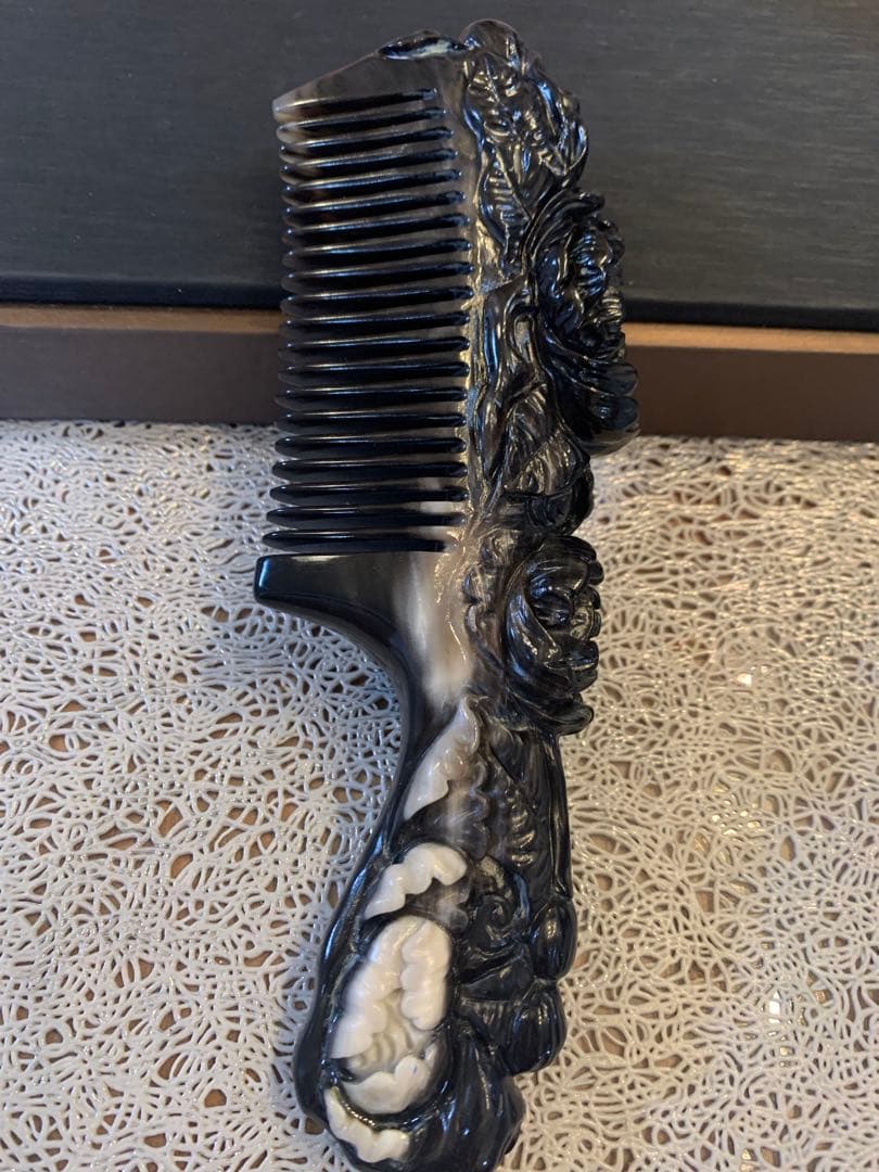 Y-147 高級　希少　極上品　天然白水牛角　手彫り　牡丹　櫛　くし 白水牛角 くし 彫刻工芸櫛 特級品 21cm 特大03 | 静電気が起きない水
