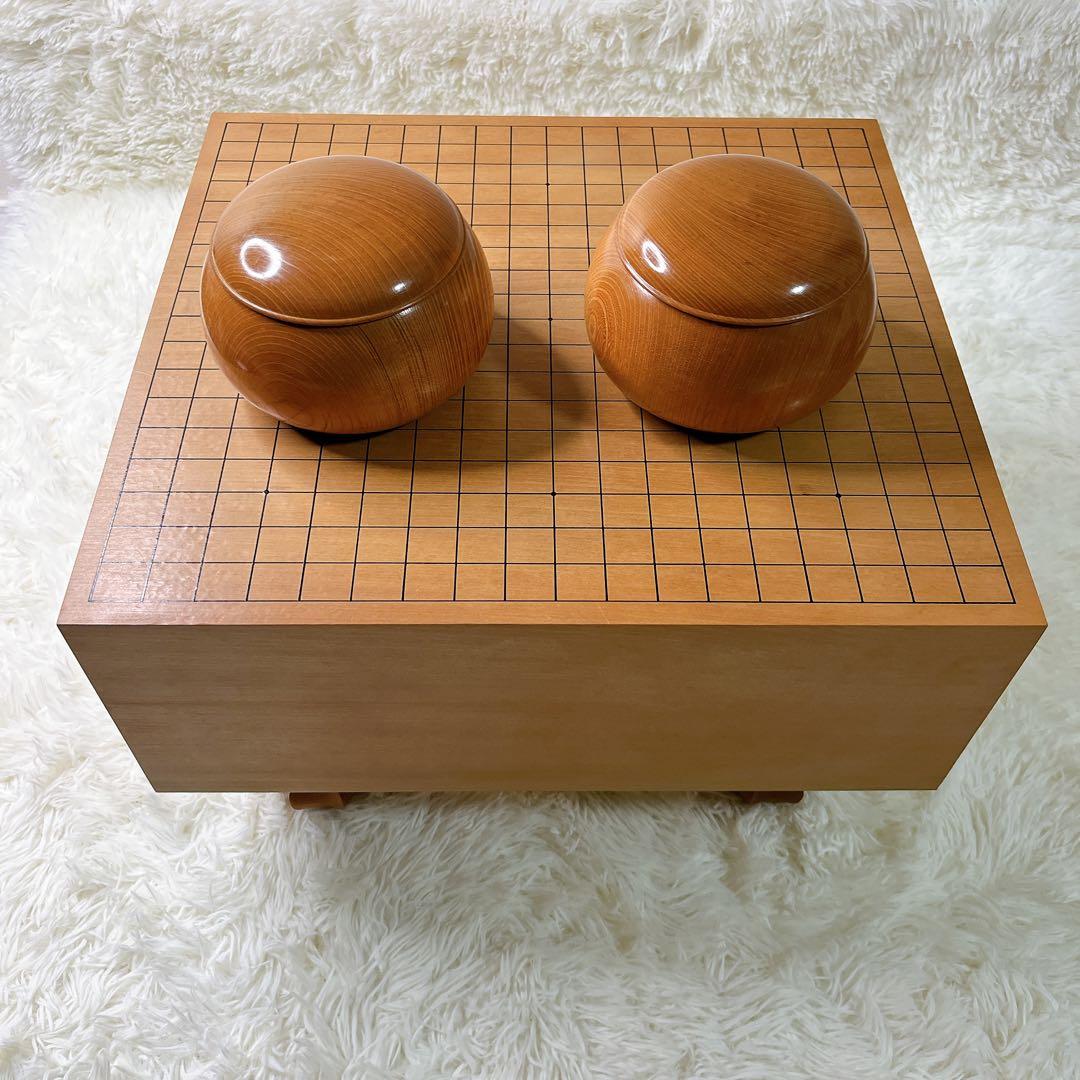 高級　囲碁盤 脚付き へそ有り 碁石・碁筒セット　厚さ 174ミリ 約5.6寸 高級囲碁盤セット 新桂3寸足付一枚板碁盤と新生梅碁石（約8mm厚）とP