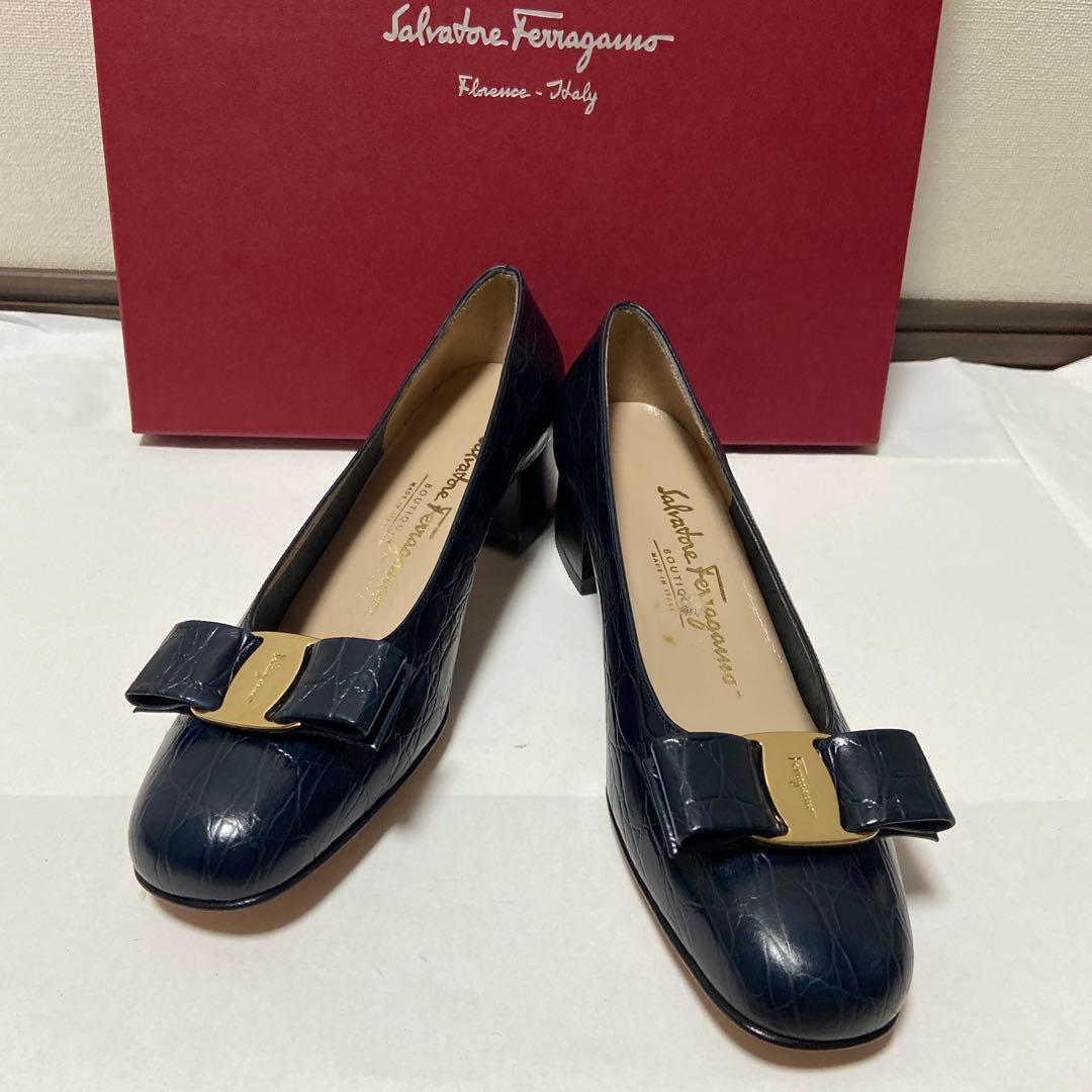 未使用✨Salvatore Ferragamo ネイビー パンプス フェラガモ FERRAGAMO（フェラガモ） パンプス スエード 靴 レディース CAPUA