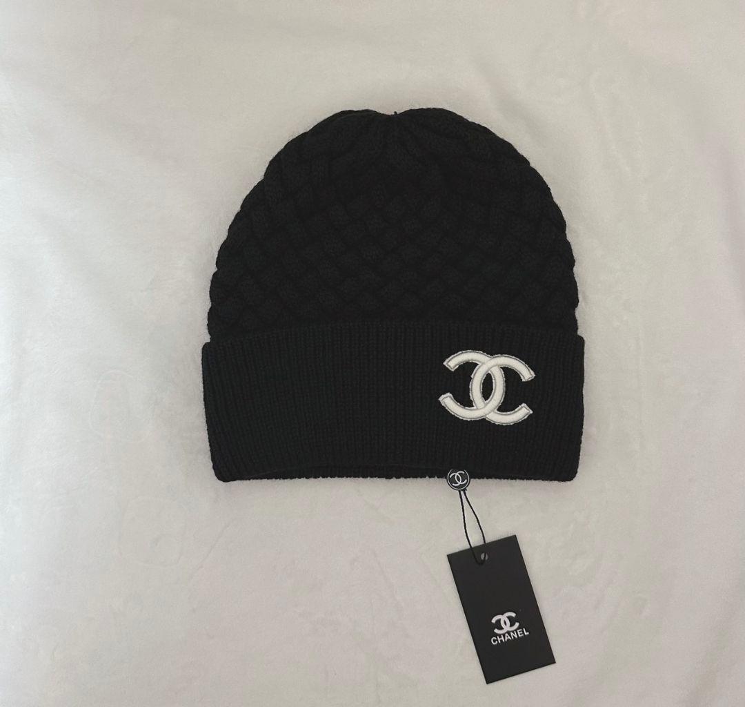 CHANEL ブラック ニット帽 編み込みデザイン新品 シャネルCHANEL デザイン編みニットキャップ 黒 (K-147691)