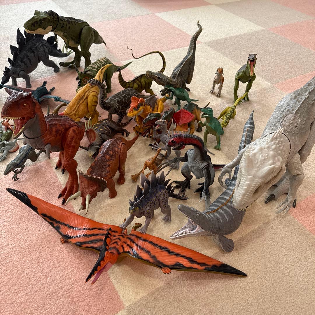 ジュラシックワールド　フィギュアセット　27体 Amazon.co.jp: マテル ジュラシック・ワールド レガシー・コレクション