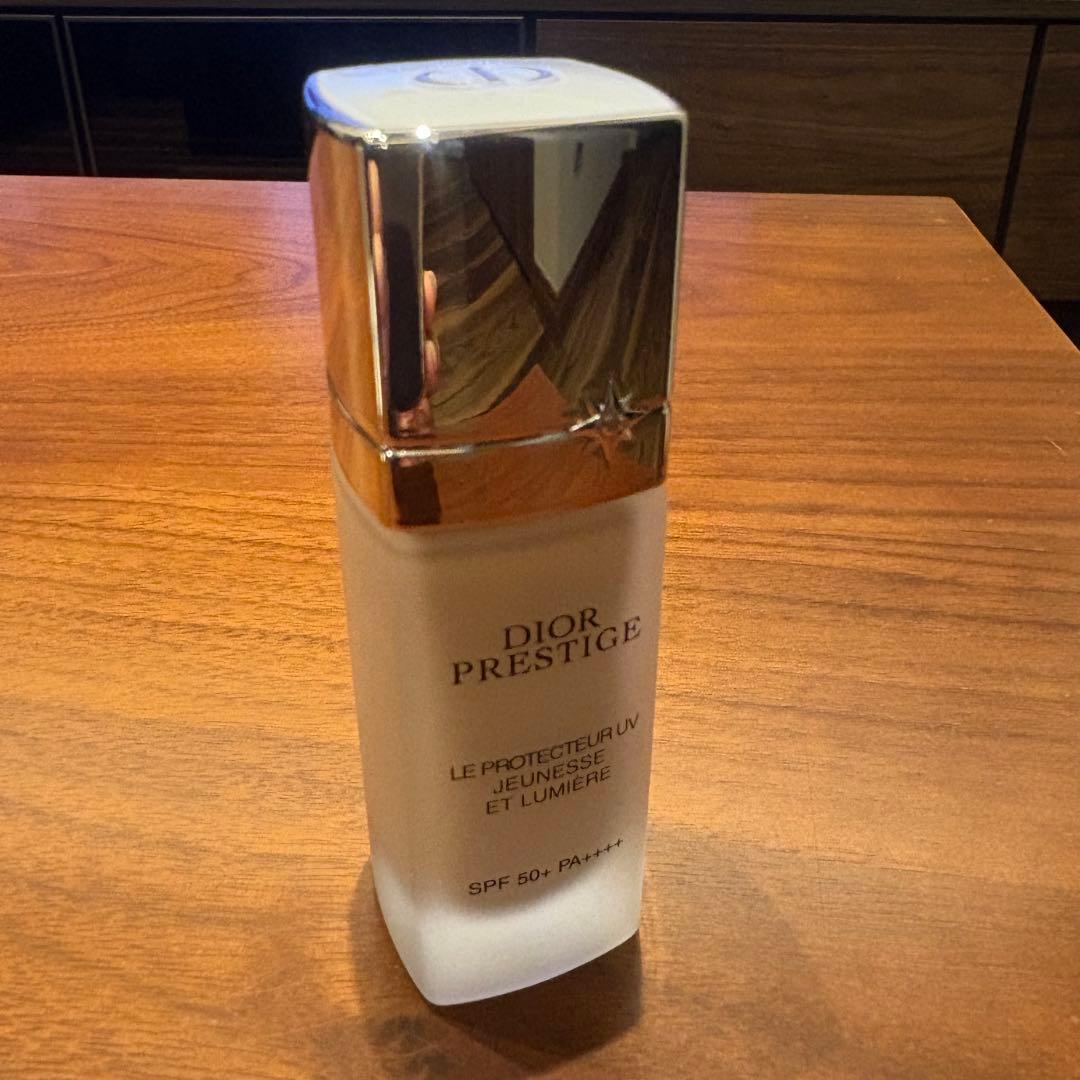 りんご　ディオール　ホワイト ル プロテクター UV ルミエールBB 00